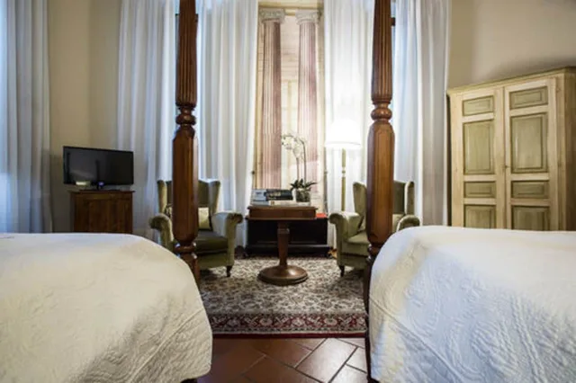 جناح جونيور رباعي، Hotel Burchianti 1/6