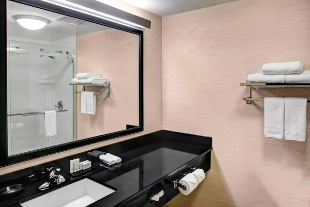 Studio, Multiple Beds, Pool View, Balcony, Accessible، Fairfield Inn Suites Los Angeles Lax el Segundo 4/4