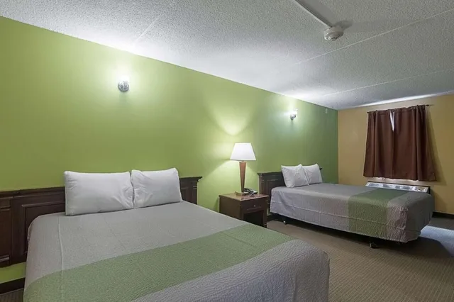 غرفة بسريرين مزدوجين، LoneStar Inn & Suites 3/10
