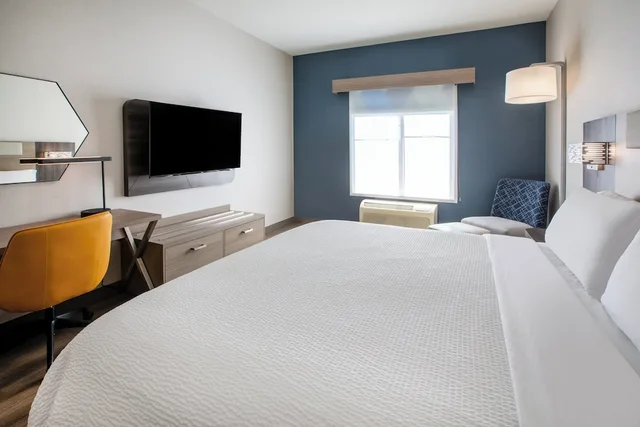غرفة قياسية بسرير كينج لذوي الإعاقة، Holiday Inn Express & Suites Lathrop 2/6