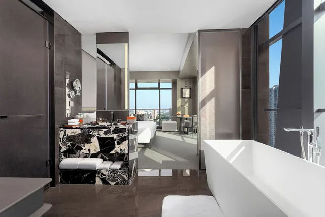 Grand, King Bed, Lake View, Wyndham Grand Chengdu East 4/4