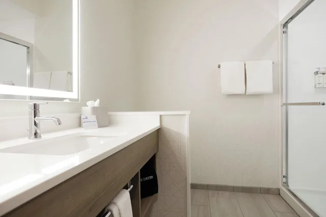 Suite, Multiple Beds، Holiday Inn Express And Suites Austin South 1/1