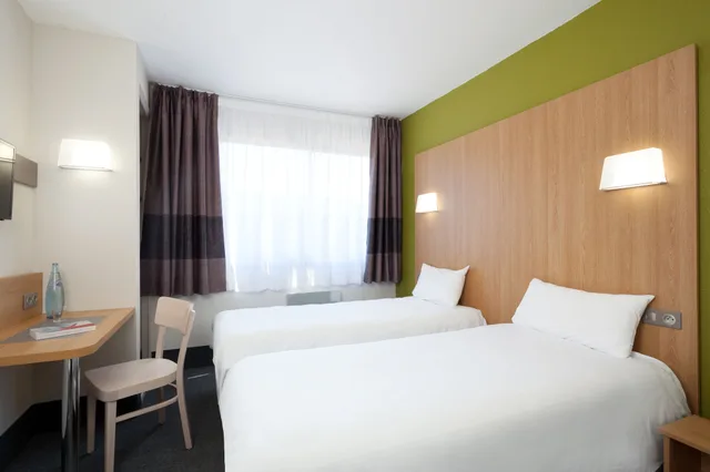 غرفة بسريرين منفصلين، B&B HOTEL Nimes Ville Active 1/2