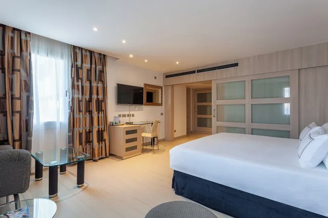 غرفة بريميوم بسريرين منفصلين، Melia Sevilla Hotel 1/6