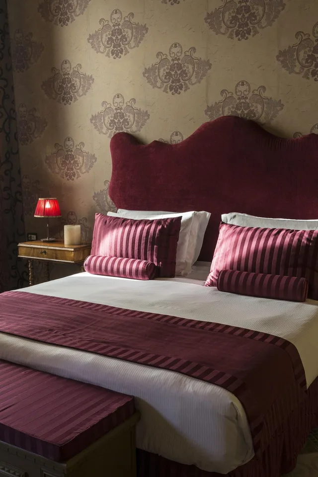 Grand, Executive, Suite, Courtyard View, Navona Grand Suite 1/4