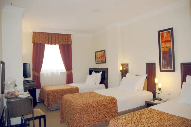 غرفة قياسية ثلاثية بسرير كوين وسرير فردي، Gunes Hotel Merter Istanbul 5/10