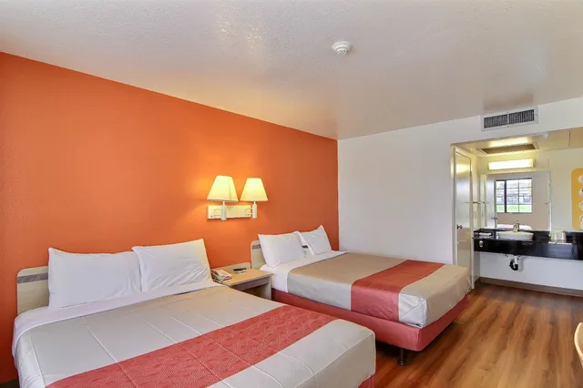 غرفة ديلوكس بسريرين كوين، Motel6 Lompoc, CA 2/10