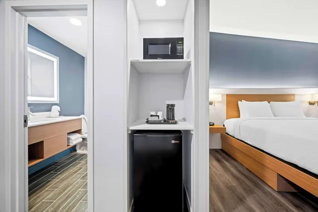 Standard, King Bed, Accessible, Best Western Niantic - New London/Mystic Area 3/4
