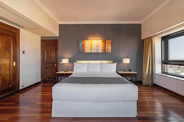 جناح بريميوم بسرير كينج، Radisson Montevideo Victoria Plaza Hotel 1/9