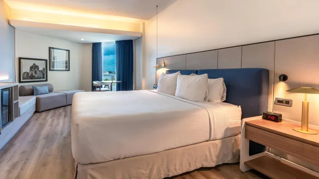 غرفة كلوب بسرير كينج، Crowne Plaza Santo Domingo (ex Intercontinental V Centenario Hotel) 2/6