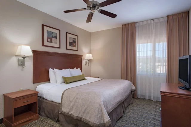 جناح بغرفة نوم واحدة بحوض استحمام لذوي الإعاقة، Candlewood Suites Austin N-Cedar Park 1/3