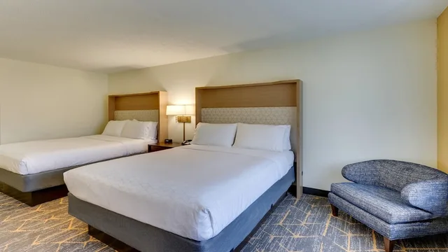 غرفة قياسية بسريرين كوين، Holiday Inn Staunton Conference Center 3/4