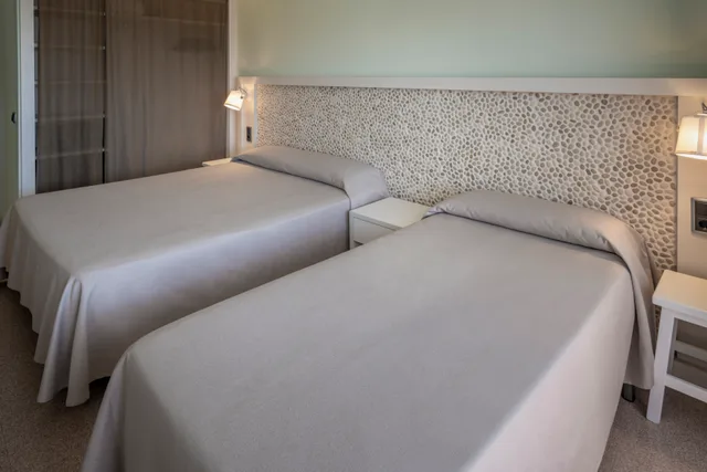 غرفة بريميوم بسرير مزدوج أو سريرين منفصلين، Caprici Beach Hotel & Spa 3/4