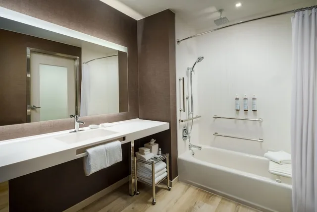 غرفة بسرير كينج لذوي الإعاقة، AC Hotel Jacksonville St Johns Town Center 5/7
