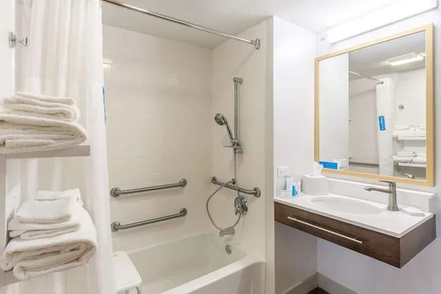 غرفة قياسية بسريرين مزدوجين، Hampton Inn Cedar Rapids 3/4