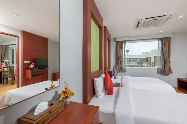 جناح بسرير كينج وسريرين منفصلين بإطلالة على المسبح بغرفتي نوم، Elite Suites Patong 8/10