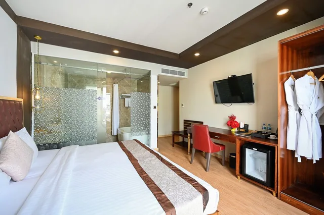 Signature, Double Bed, City View, Cicilia Saigon Hotels and Spa 3/10