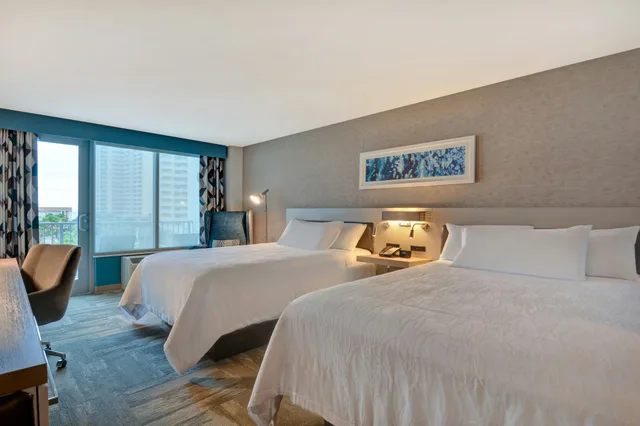 غرفة بسريرين كوين بشرفة، Hilton Garden Inn Destin Miramar Beach 2/3