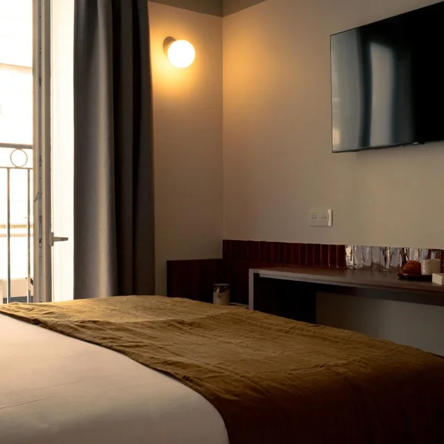 Premium, King Bed, HOTEL CAMELIA INTERNATIONAL 2/4
