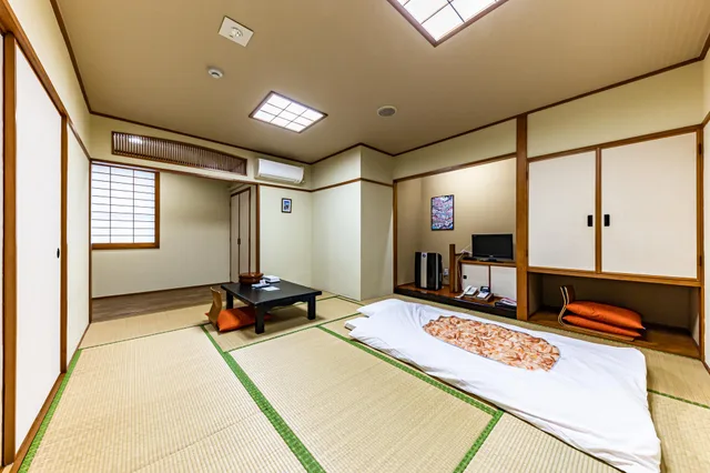 غرفة يابانية بفرشتي فوتون بأرضية تاتامي، Okinawa Hotel 1/1