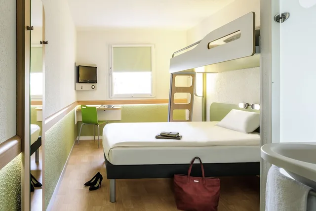 غرفة ثلاثية بسرير مزدوج وسرير بطابقين، Ibis Budget Hyeres Centre Ville 7/7
