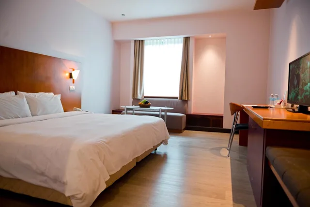غرفة ديلوكس بسرير كينج وسرير كوين، Parkcity Everly Hotel 1/3