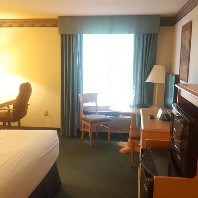 غرفة ديلوكس بسرير كينج، Baymont by Wyndham Coeur d'Alene 2/6