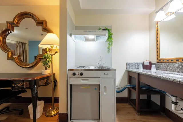 Suite - 2 Full Beds، Sacramento Inn & Suites Cal Expo I-80 9/10