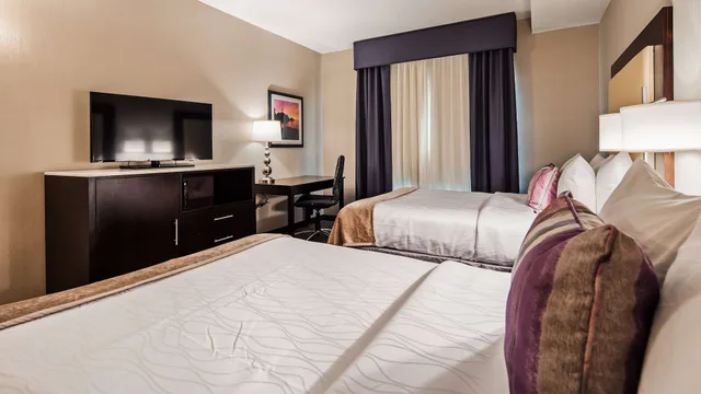 غرفة قياسية بسريرين مزدوجين، Best Western Plus Hotel at the Convention Center 5/9