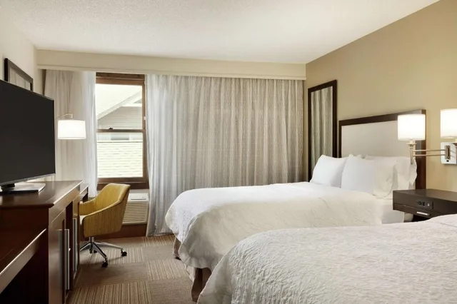 Pure, Wellness, 2 Double Beds, Accessible، Hampton Inn and Suites Springdale 1/1