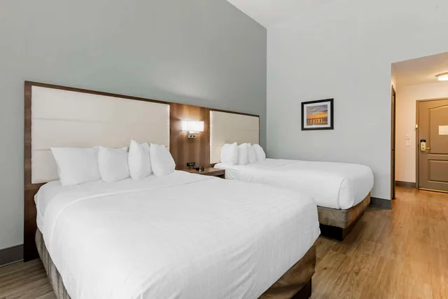 غرفة كبيرة بسريرين كوين لذوي الإعاقة، Best Western Plus First Coast Inn & Suites 2/5