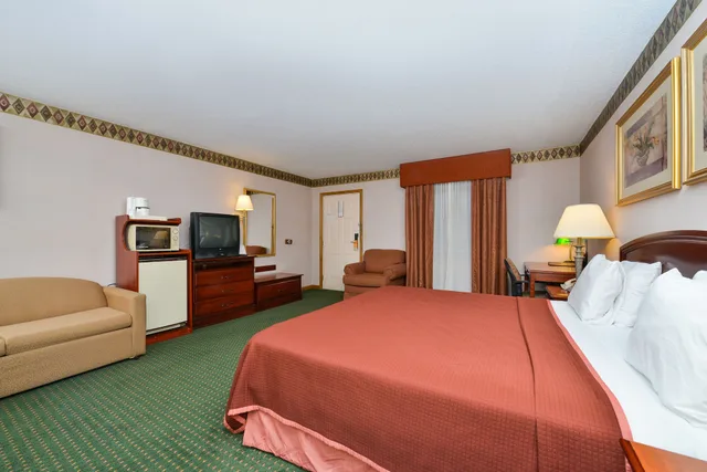غرفة قياسية بسرير كينج، Howard Johnson by Wyndham Lenox 3/5