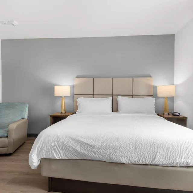 جناح بسرير كينج بغرفة نوم واحدة بحوض استحمام لذوي الإعاقة، Candlewood Suites Pensacola University Area 2/3