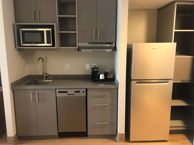 غرفة قياسية كبيرة بسرير كينج بمطبخ صغير، Best Western Plus Ottawa City Centre 9/9
