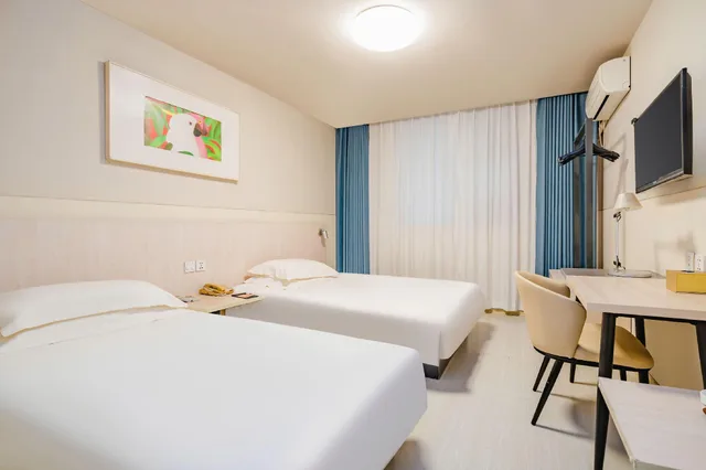 Standard, Twin Beds, 3 Beds, Jinjiang Inn (Qingdao Chongqing South Road Metro) 1/1