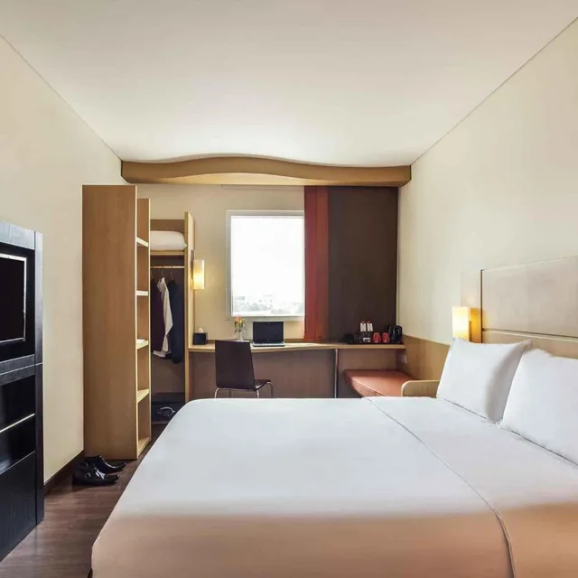Standard, City View, Ibis Surabaya City Center 2/5