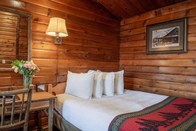غرفة تقليدية مفردة بسرير كينج، Antler Inn 2/3