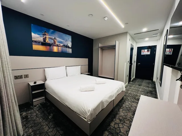 غرفة ديلوكس بسرير مزدوج أو سريرين منفصلين لذوي الإعاقة، Ilford Grand Hotel 1/2