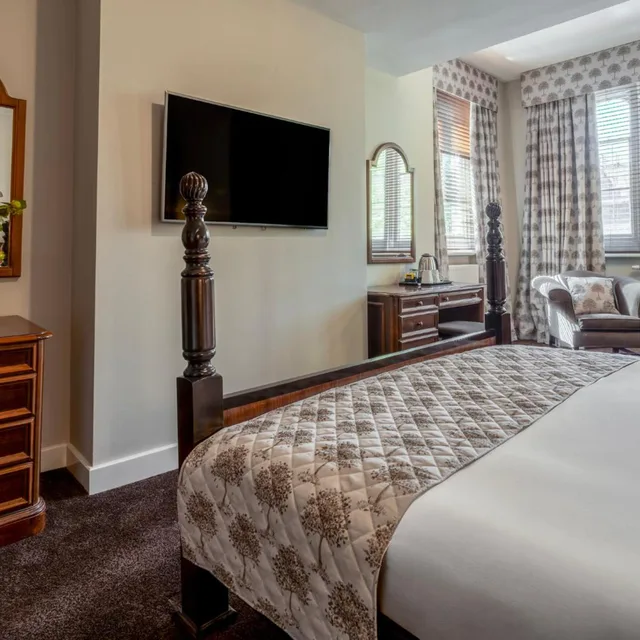 جناح جونيور، North Stafford Hotel 3/5