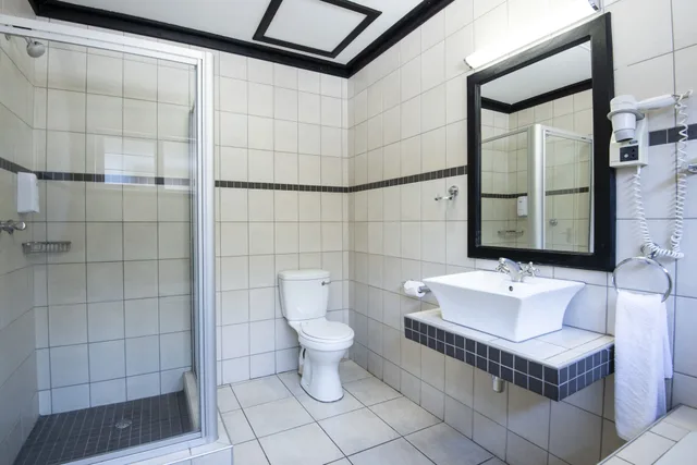 Luxury, Queen Bed, Pool View, Arebbusch Travel Lodge 7/8