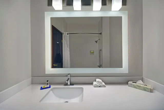 غرفة قياسية بسرير كينج، Holiday Inn Express Marshall 4/5