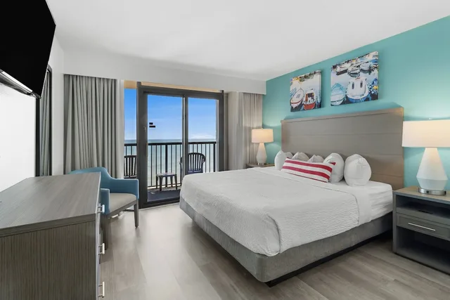 3 Bedrooms, Mariner, Condo, Deluxe, King Bed, 3 Queen Beds, Ocean Front, Sofa، Compass Cove Resort 1/10