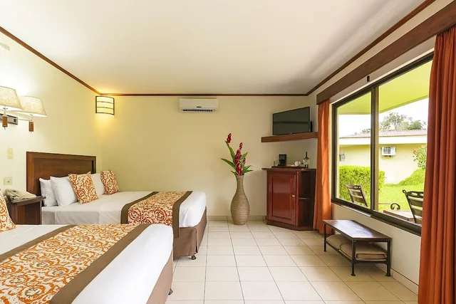 غرفة قياسية بسرير كوين وسرير مزدوج، Arenal Volcano Inn 9/10