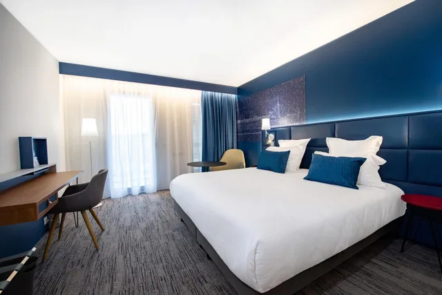 غرفة قياسية بسرير مزدوج بشرفة، Hotel Mercure Toulon La Seyne-Sur-Mer 2/9