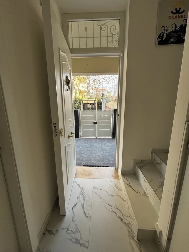 Villa Life، ميلان 50/50