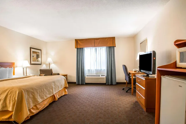 غرفة بسرير كينج لذوي الإعاقة، Quality Inn Morris I-80 1/4