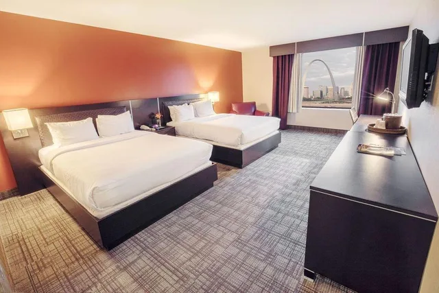 غرفة ديلوكس بسريرين كوين بإطلالة على النهر، Casino Queen Hotel 1/1