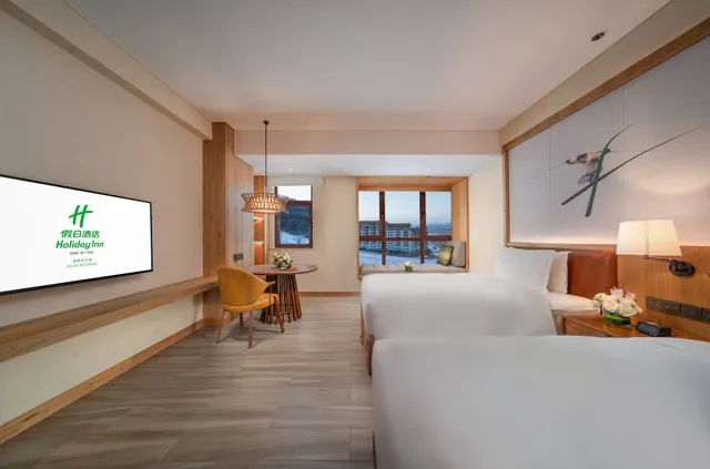 غرفة قياسية بسريرين مزدوجين في طابق مرتفع، Holiday Inn Jilin Beidahu 1/8