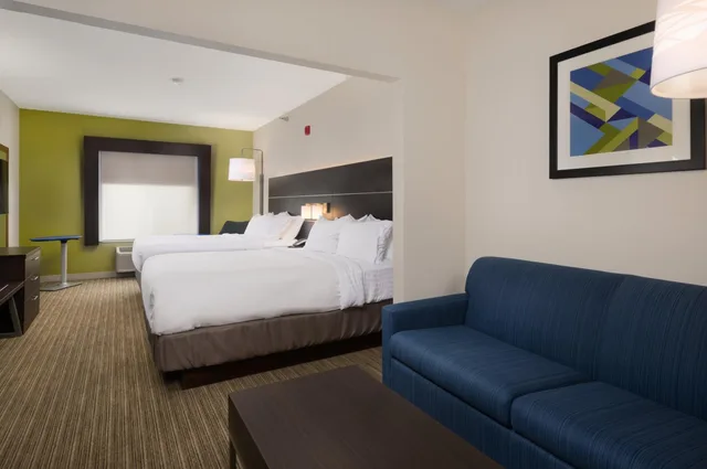 Standard, Queen Bed, Sofa, Holiday Inn Express Hotel And Suites Independence Kansas City 2/5