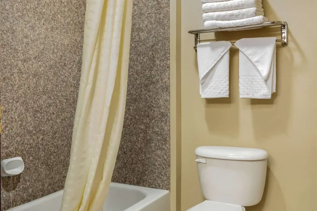 غرفة بسريرين كوين يُسمح فيها بالحيوانات الأليفة، Best Western Plus Red River Inn 4/4